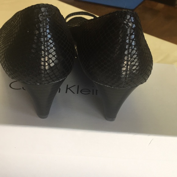 Shoes - Picture 6 of 7